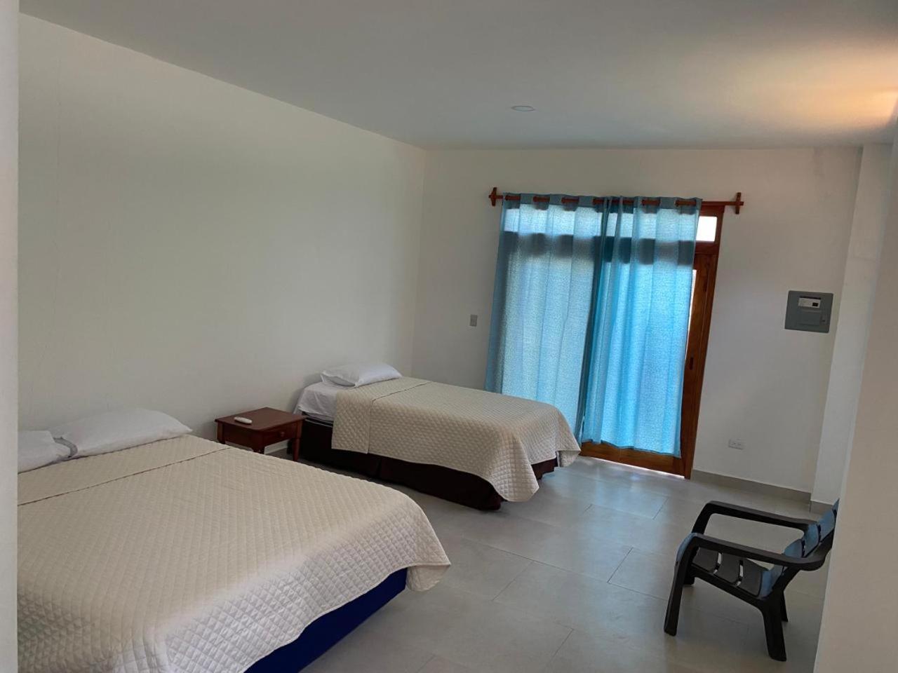 Penguin House Hotel Puerto Villamil Bagian luar foto
