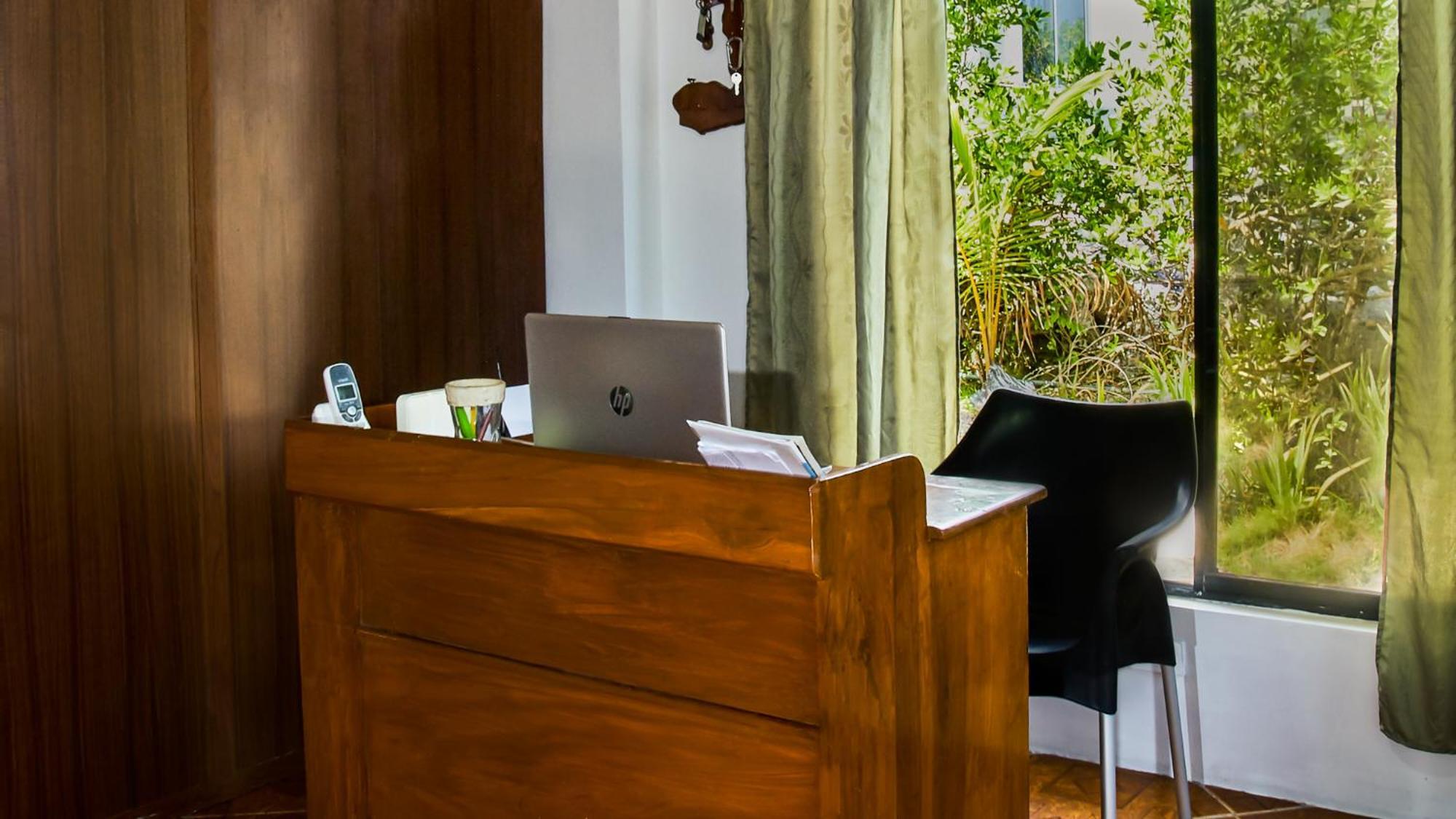 Penguin House Hotel Puerto Villamil Bagian luar foto