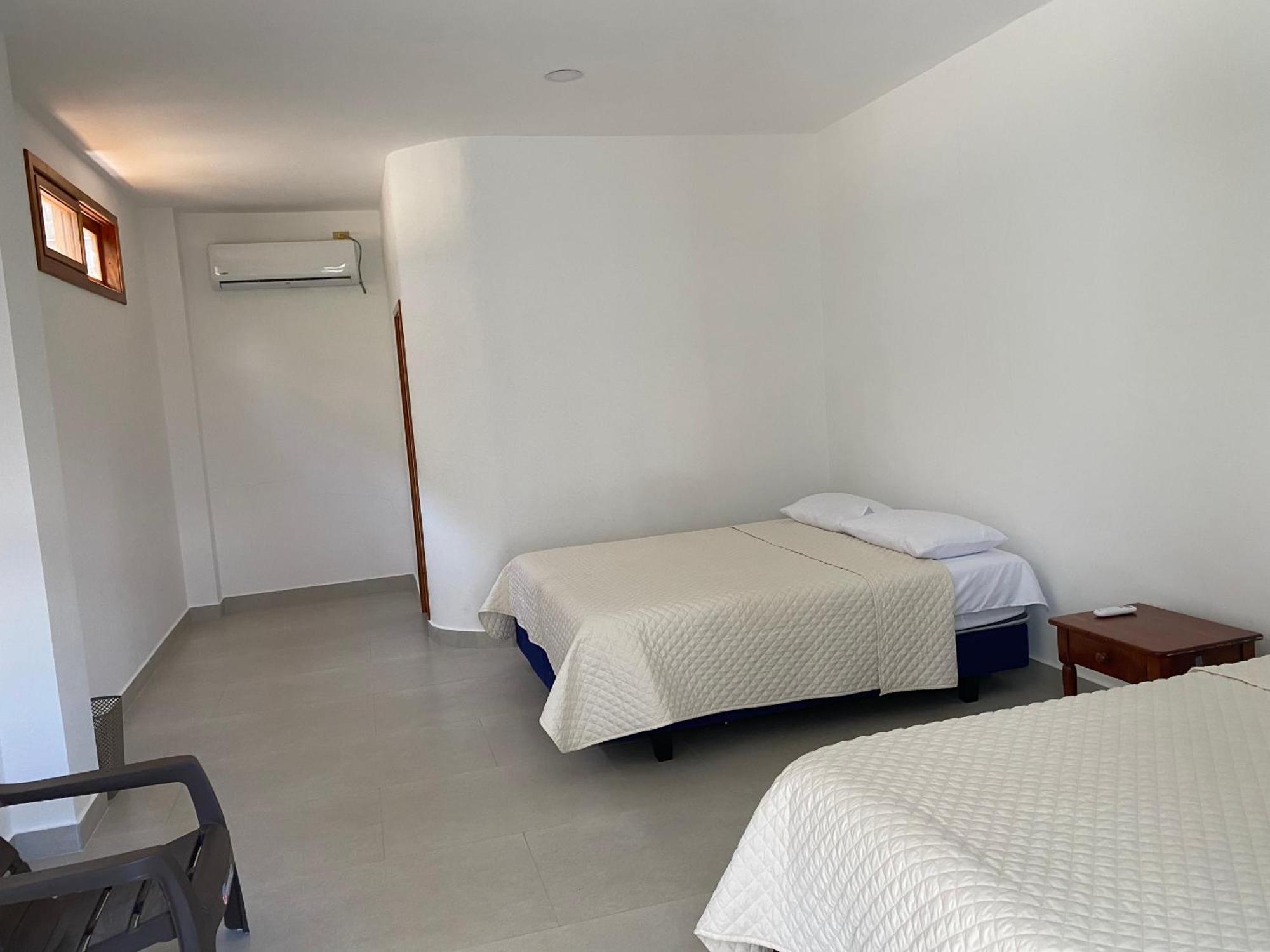 Penguin House Hotel Puerto Villamil Bagian luar foto