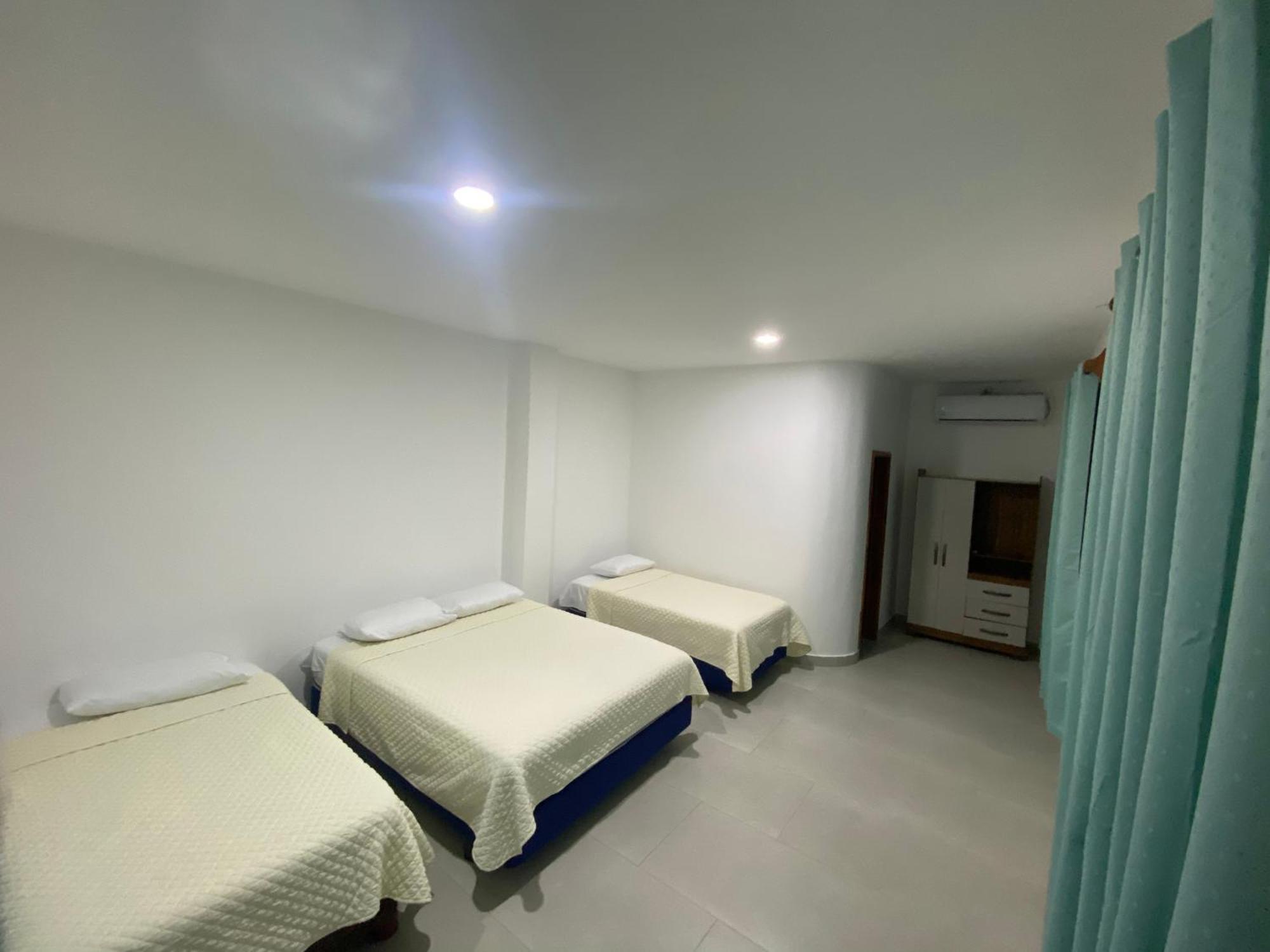 Penguin House Hotel Puerto Villamil Bagian luar foto