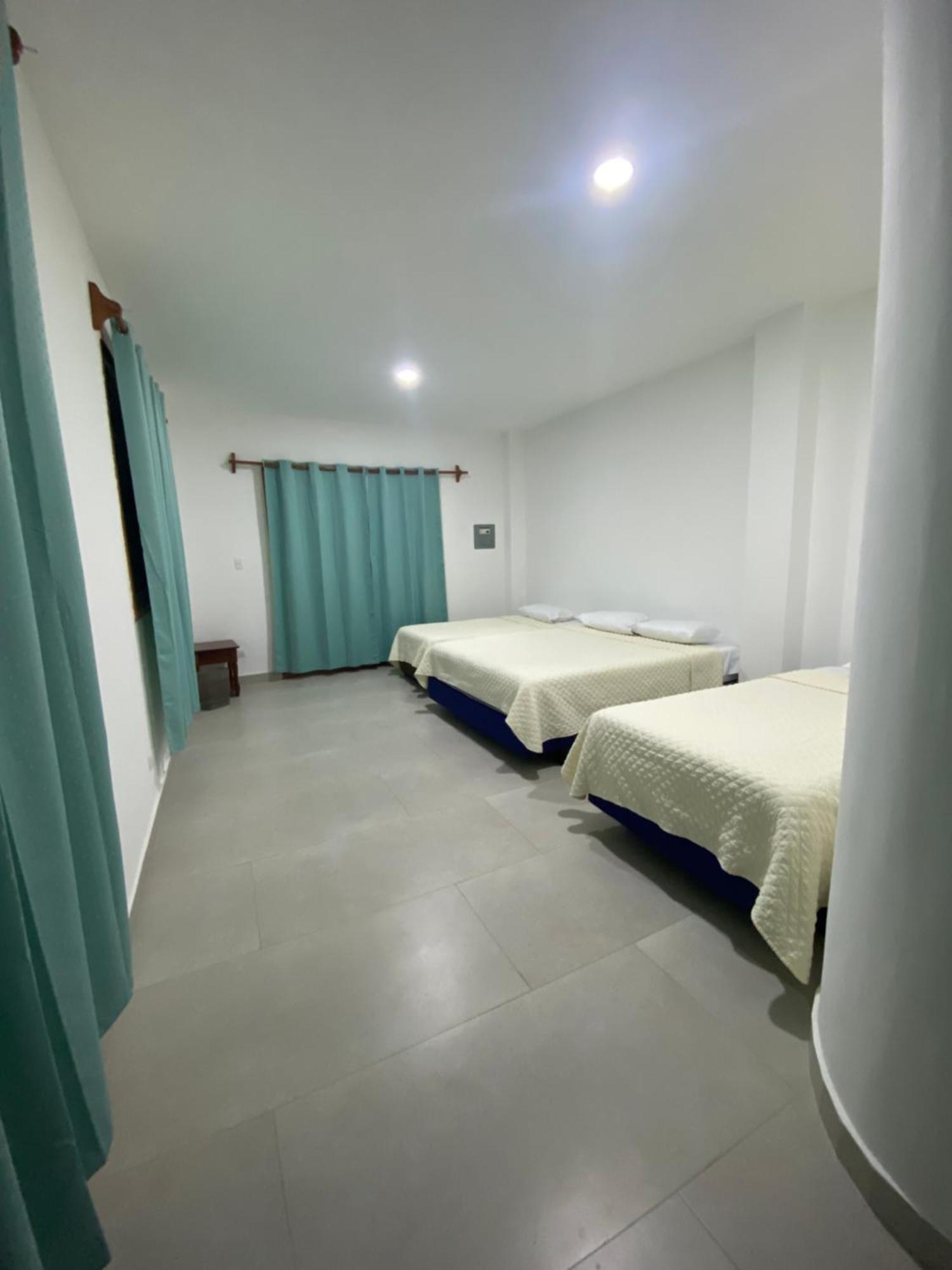 Penguin House Hotel Puerto Villamil Bagian luar foto