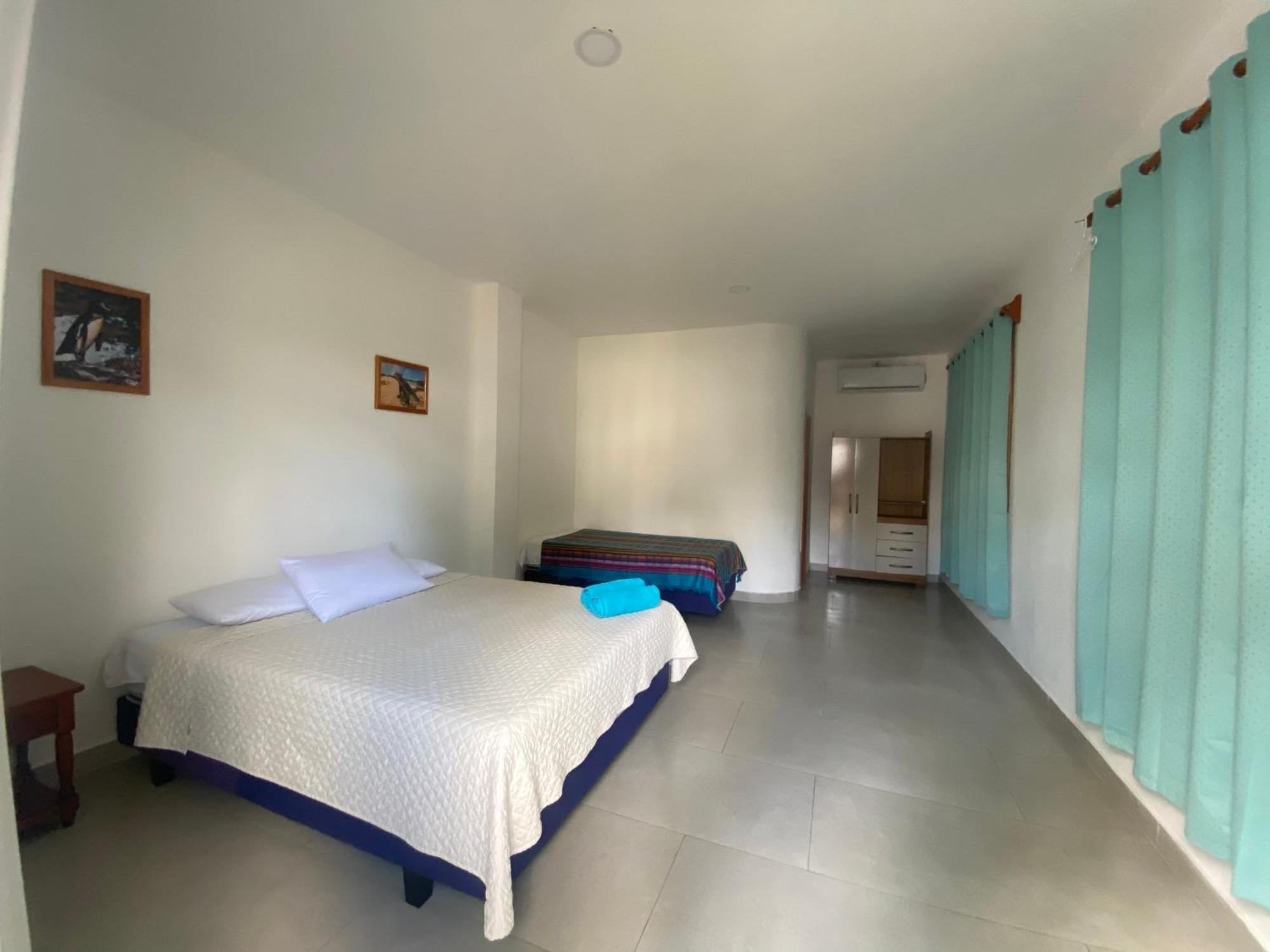 Penguin House Hotel Puerto Villamil Bagian luar foto